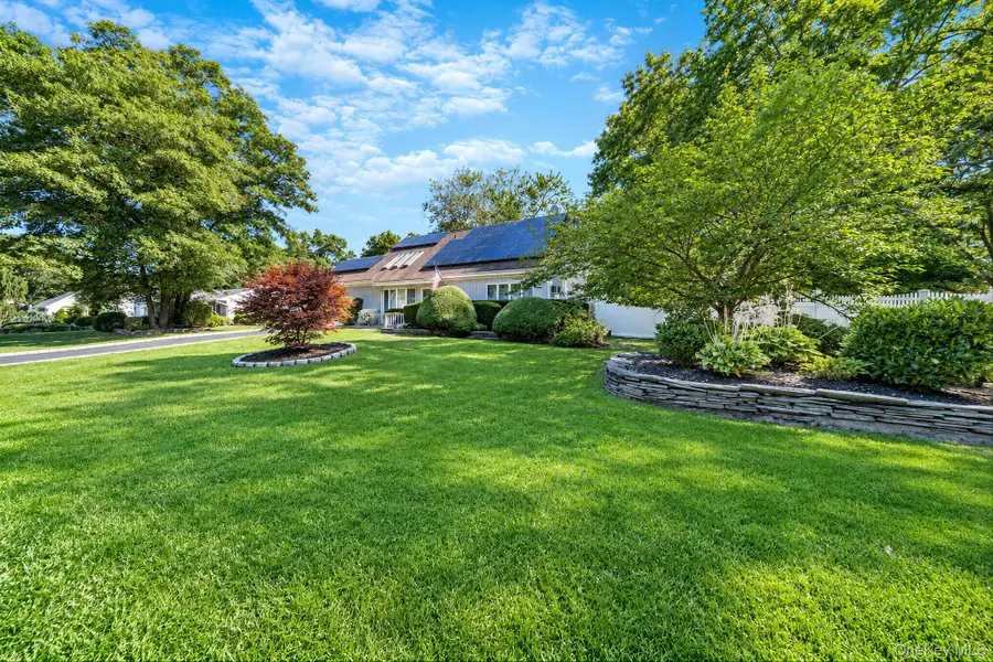 17 Fenwick Avenue, Farmingville, NY 11738 - #3