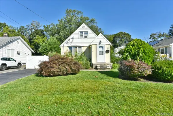 35 Montauk Drive, Bay Shore, NY 11706