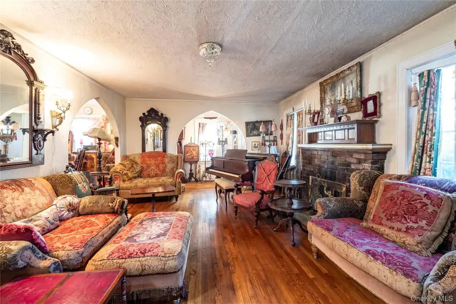 166 Southard Avenue, Rockville Centre, NY 11570 - #2