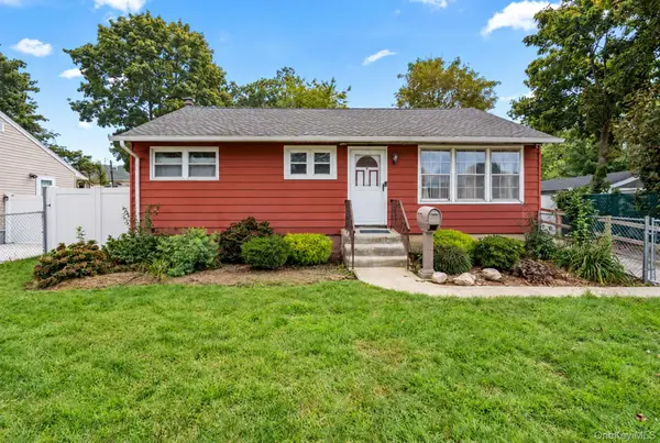 5 Prospect Street W, Amityville, NY 11701