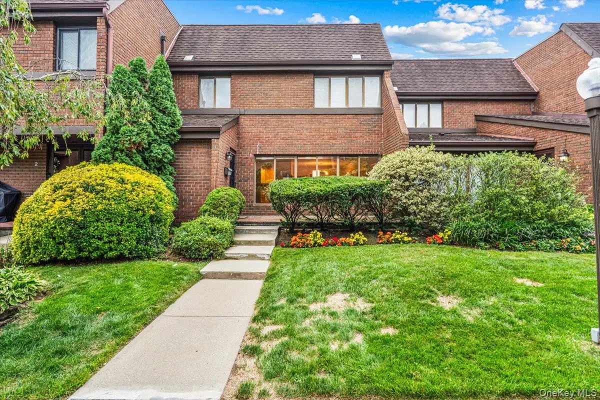 4 Spring Hollow, Roslyn, NY 11576 - #1