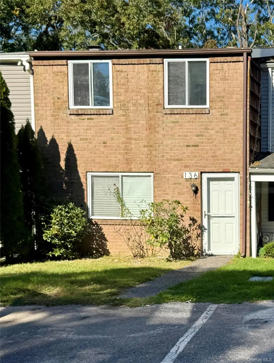 136 Hill Crescent, Calverton, NY 11933 - #2