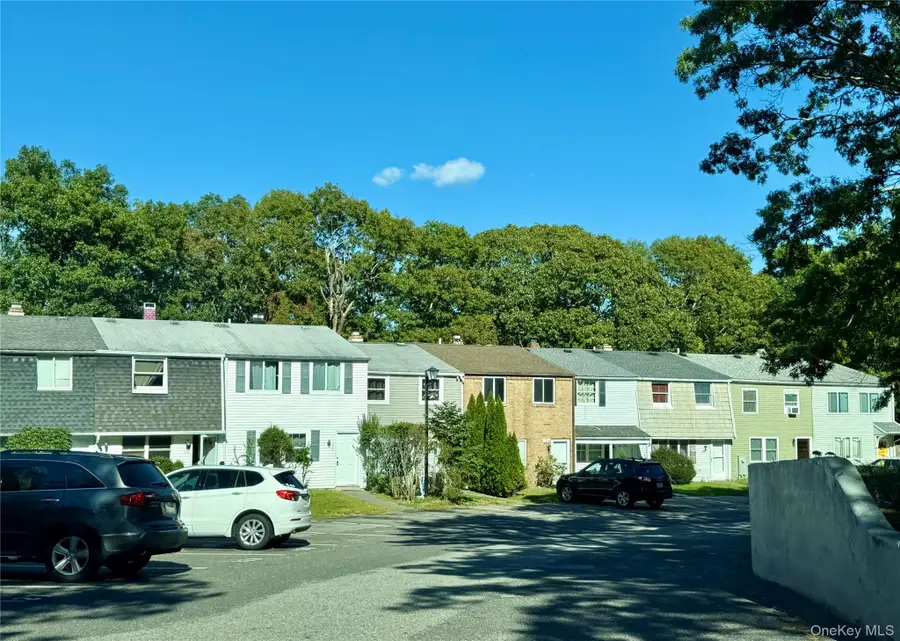 136 Hill Crescent, Calverton, NY 11933 - #3