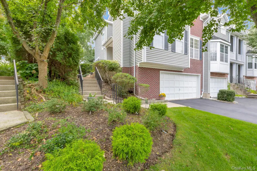 143 Paddington Circle, Smithtown, NY 11787 - #3