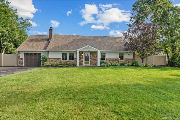 123 Hiawatha Drive, Brightwaters, NY 11718