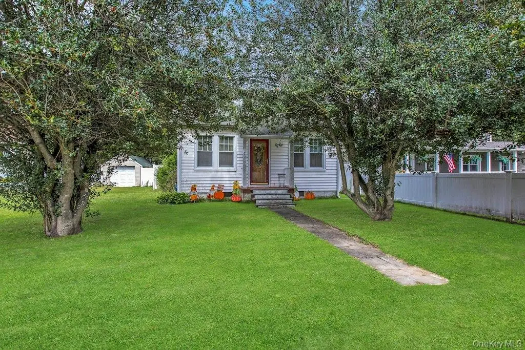 7 Eastover Road, Sayville, NY 11782 - #1