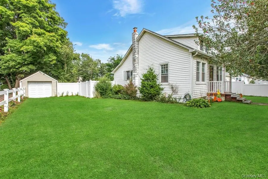 7 Eastover Road, Sayville, NY 11782 - #2