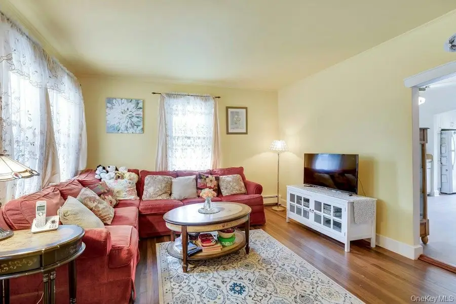 7 Eastover Road, Sayville, NY 11782 - #3