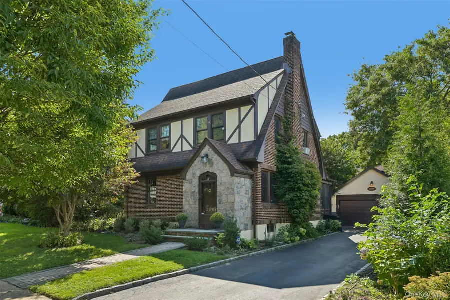 206 Glenmore Street, East Williston, NY 11596 - #2