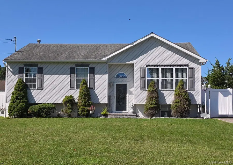 906 Bayview Avenue, Bellport, NY 11713 - #3
