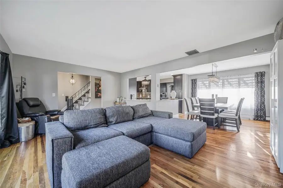 11 Susan Court, Deer Park, NY 11729 - #3