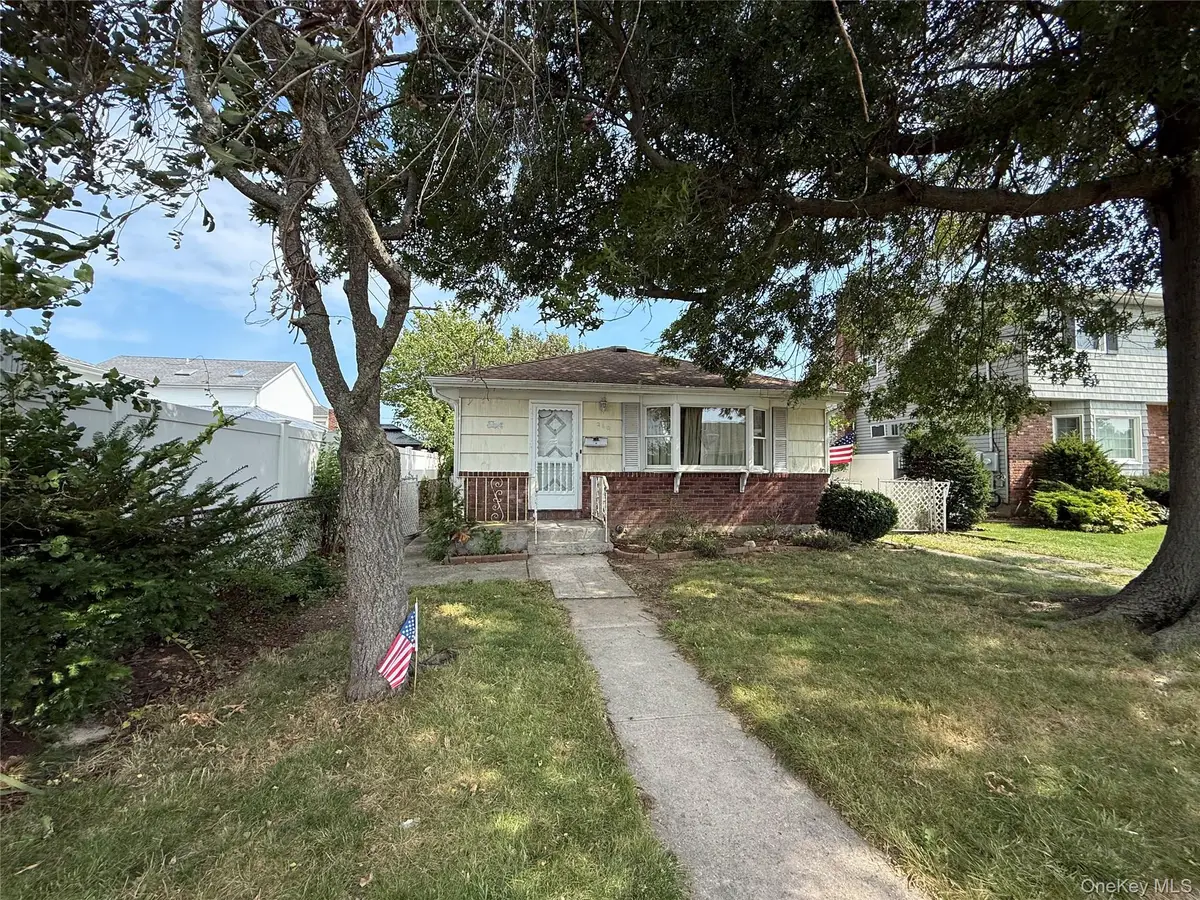 260 8th Street, Bethpage, NY 11714 - #1