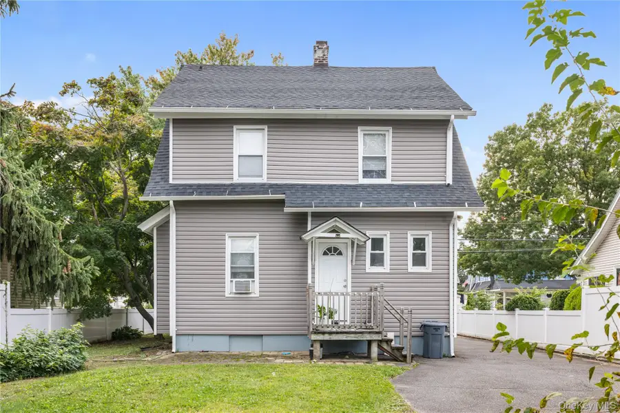 8 Rolling Street, Lynbrook, NY 11563 - #2