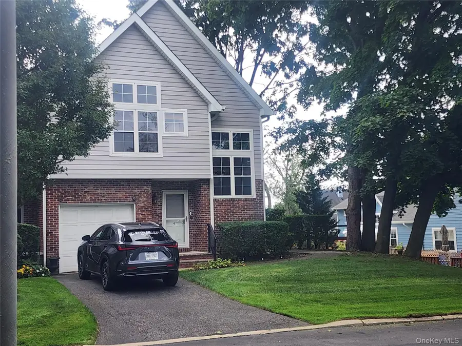 4 Sprucewood Boulevard, Central Islip, NY 11722 - #3