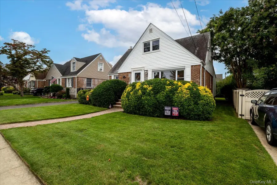 87 Woods Avenue, Malverne, NY 11565 - #2
