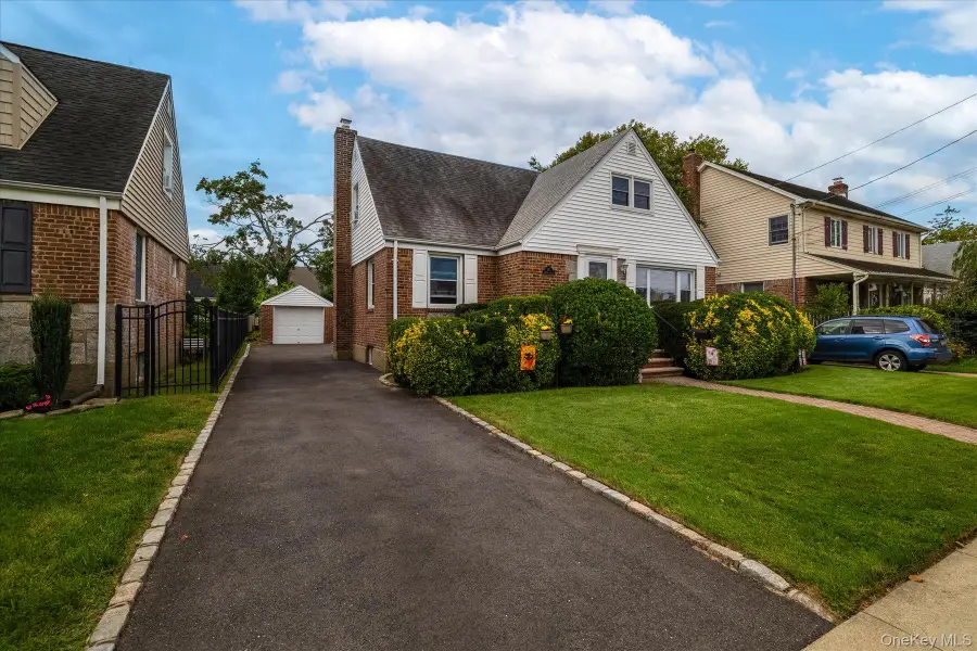 87 Woods Avenue, Malverne, NY 11565 - #3