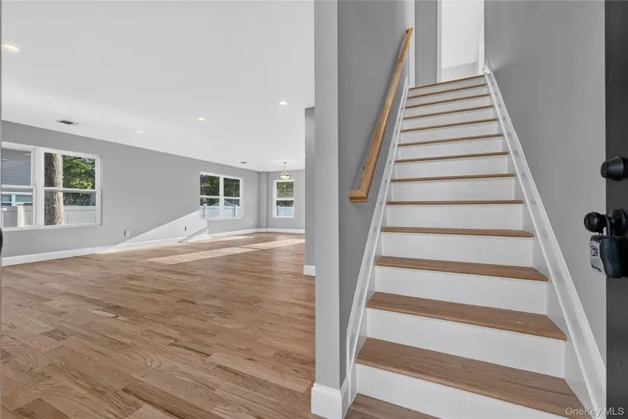 9 Oswego Place, West Babylon, NY 11704 - #2