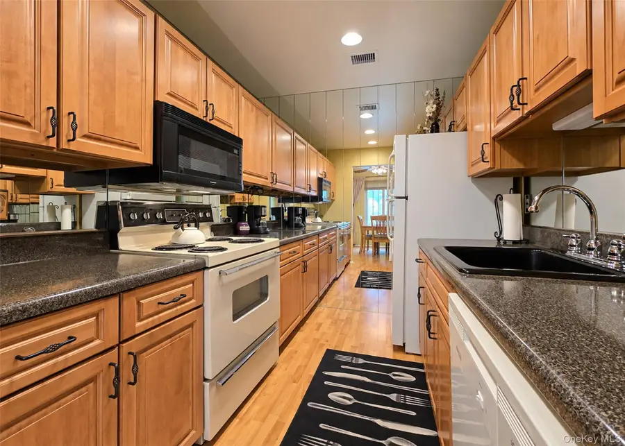 924 Skyline Drive, Coram, NY 11727 - #3