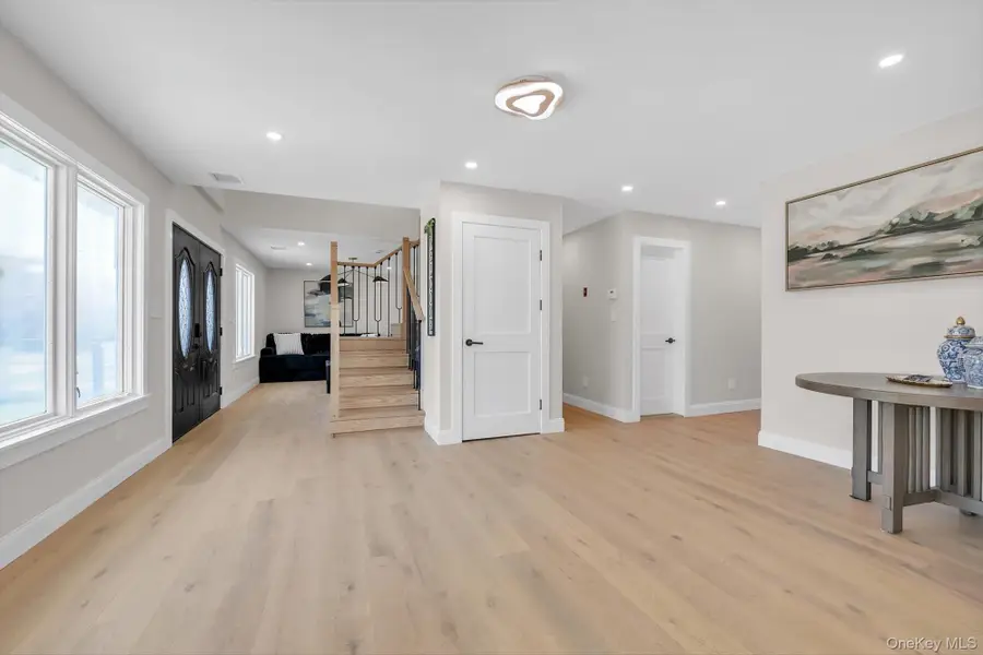 22 Miller Circle, Hicksville, NY 11801 - #3