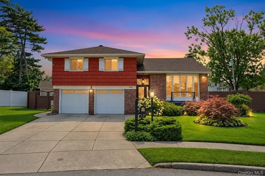 919 Park Court, Valley Stream, NY 11581 - #2