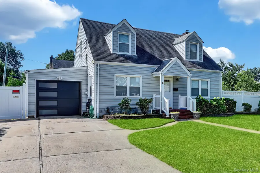 6 Manchester Street, Westbury, NY 11590 - #3