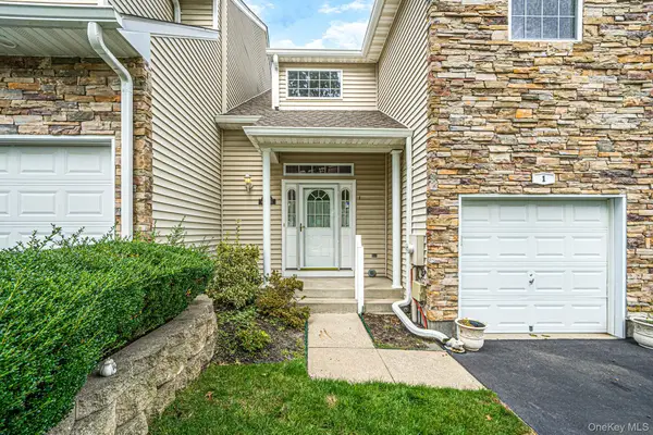 1 Mohannis Way #1, Kings Park, NY 11754