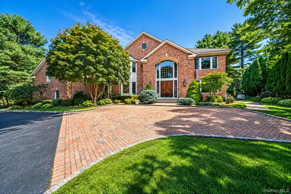 19 Cobblestone Court, Centerport, NY 11721