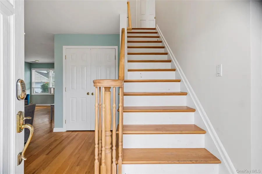 22 Park E, New Hyde Park, NY 11040 - #2