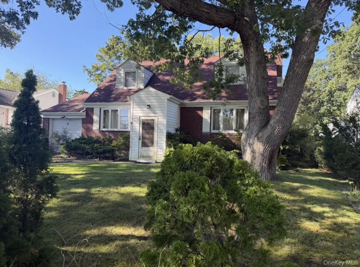 9 Stillwell Street, Huntington, NY 11743 - #1