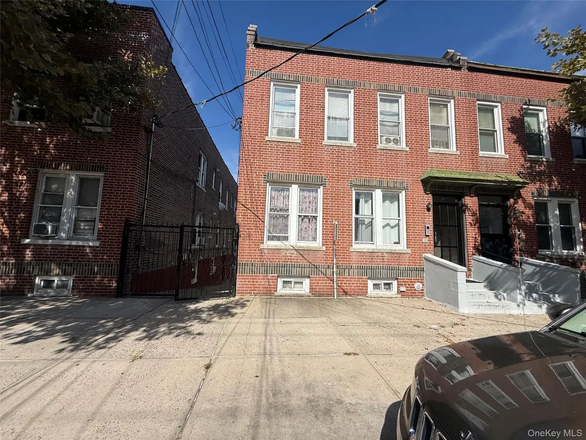 851 E 228th Street, Bronx, NY 10466 - #1