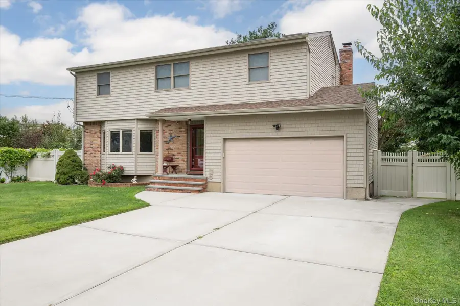 73 Anndom Court, North Babylon, NY 11703 - #3