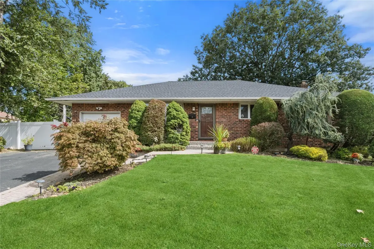 15 Elmwood Lane, Syosset, NY 11791 - #1