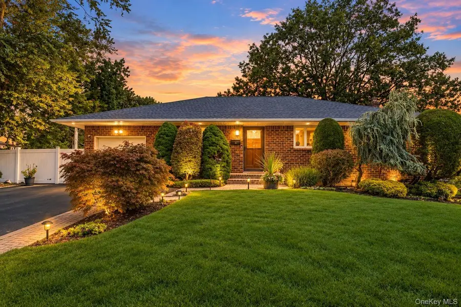 15 Elmwood Lane, Syosset, NY 11791 - #2