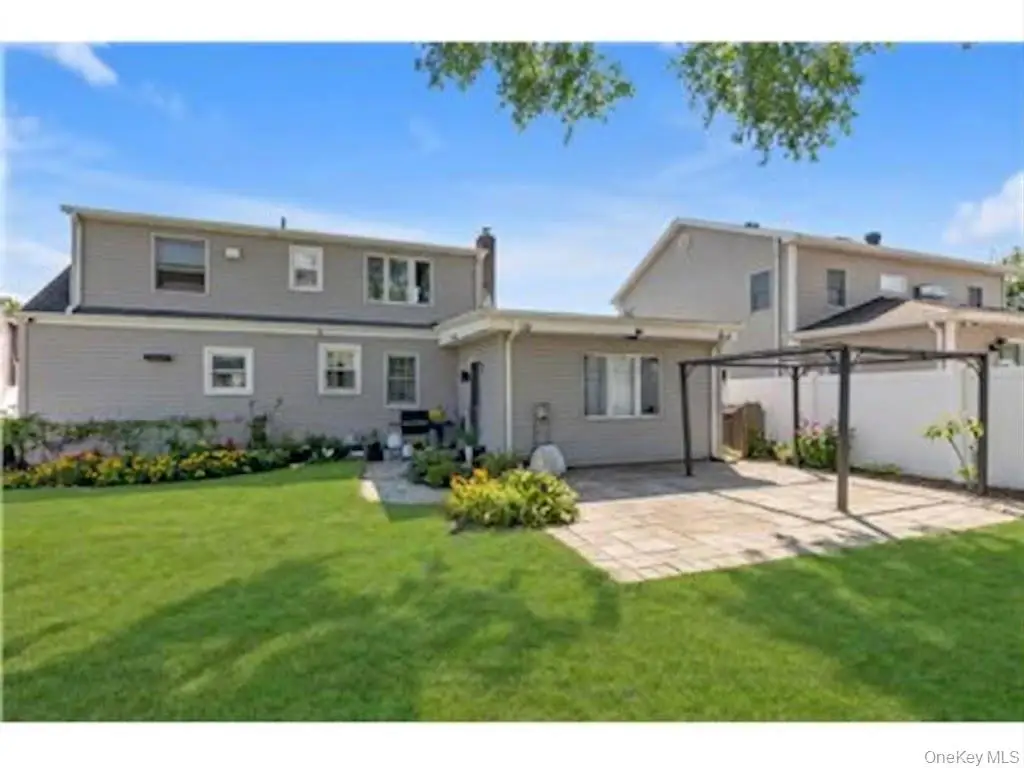 15 Lexington Avenue, Westbury, NY 11590 - #1