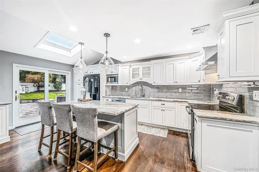 3 Stacy Court, Port Jefferson, NY 11777 - #2