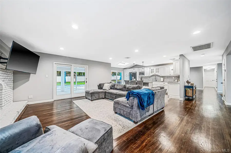 3 Stacy Court, Port Jefferson, NY 11777 - #3
