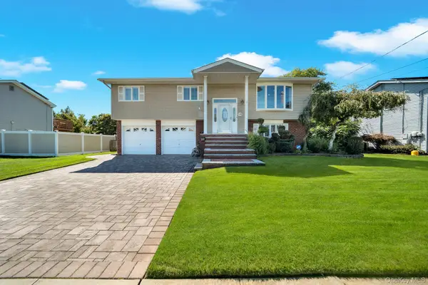 113 N Lewis Avenue, Lindenhurst, NY 11757