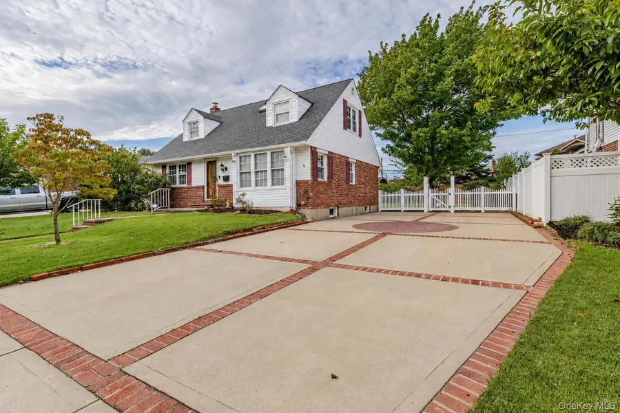 561 Parker Avenue, Levittown, NY 11756 - #2