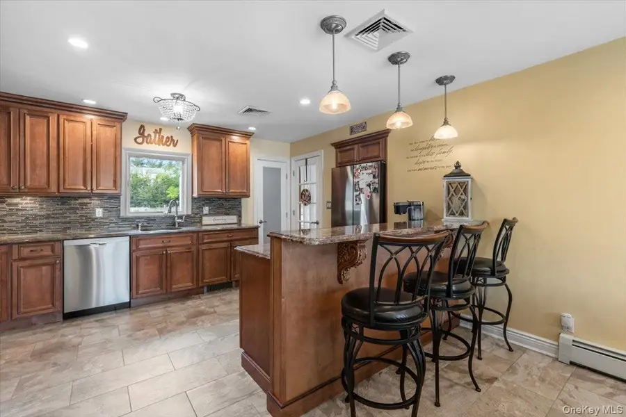 28 Lee Avenue, Bethpage, NY 11714 - #3