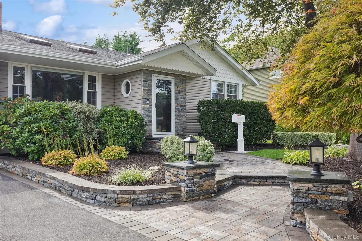 4 Larkspur Drive, West Islip, NY 11795 - #1