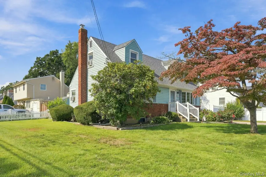 375 Catskill Avenue, Copiague, NY 11726 - #3