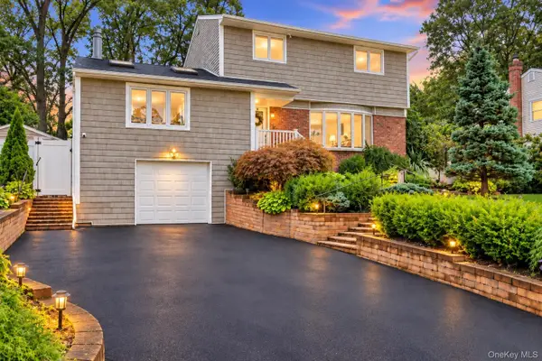 16 Wren Drive, Hauppauge, NY 11788