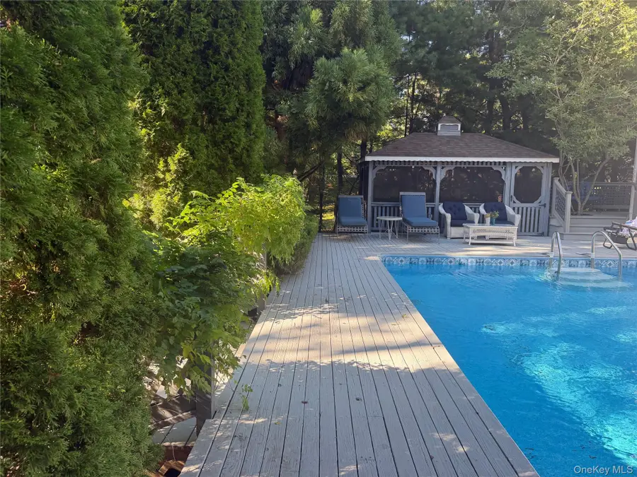 10 Glenmore Road, Hampton Bays, NY 11946 - #3
