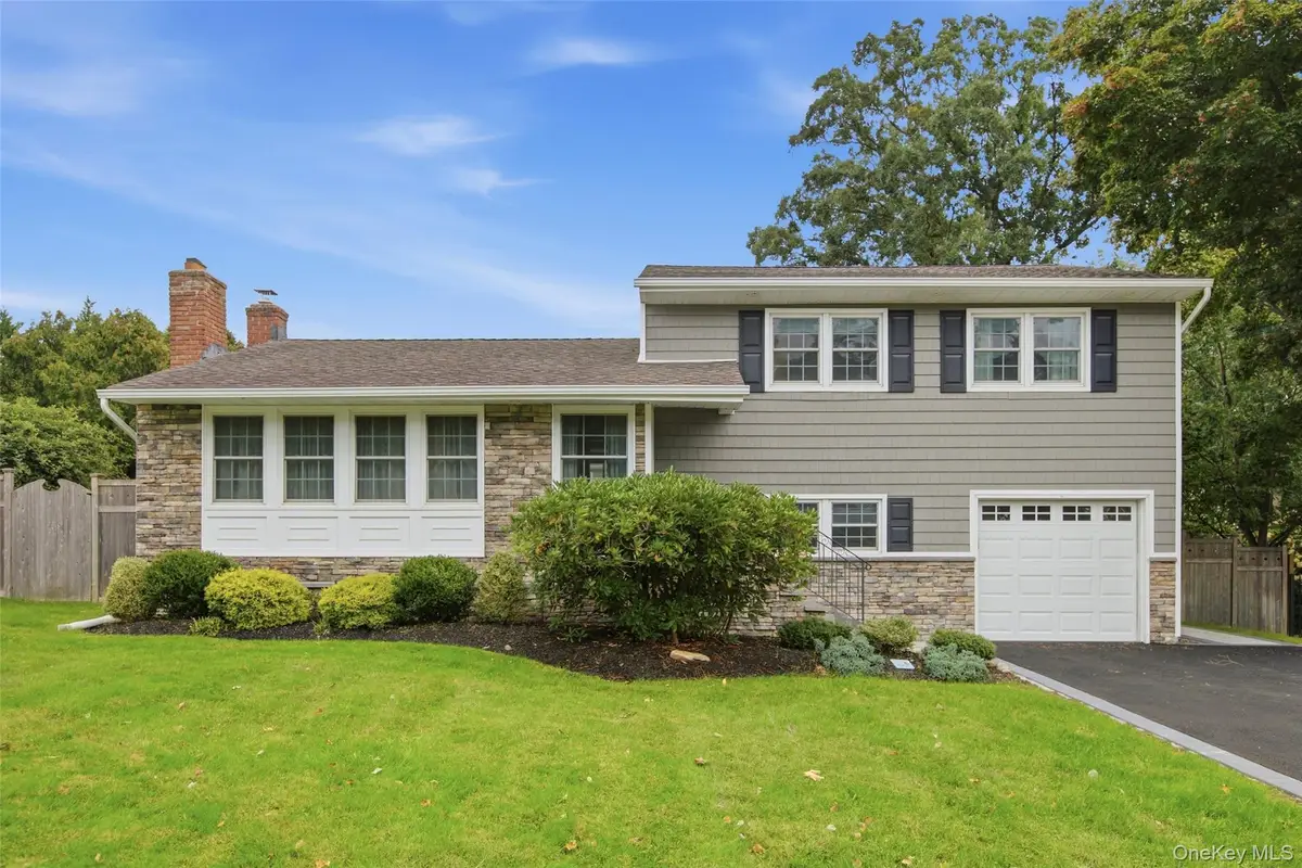 23 Apple Tree Drive, Hauppauge, NY 11788 - #1