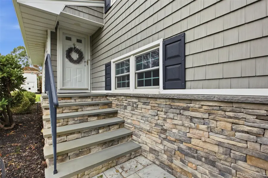 23 Apple Tree Drive, Hauppauge, NY 11788 - #3