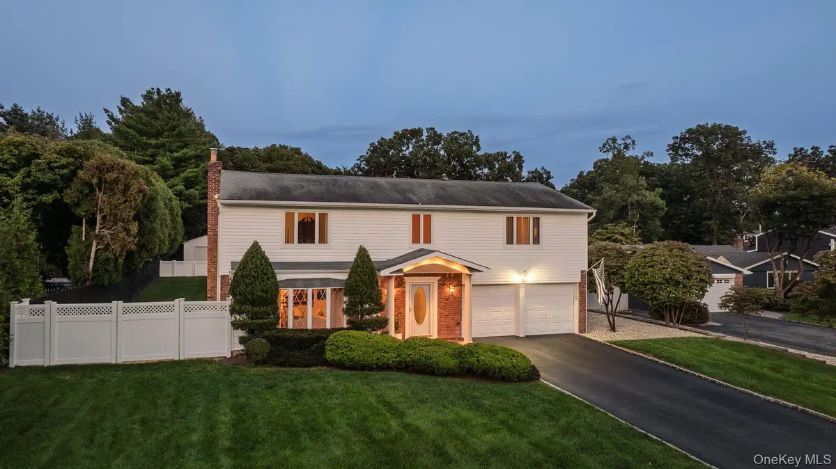 123 Old Post Drive, Hauppauge, NY 11788 - #1