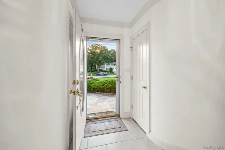 123 Old Post Drive, Hauppauge, NY 11788 - #3