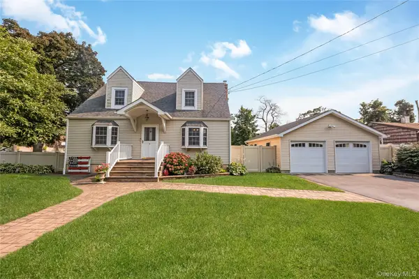 8 N 5th Street, Holbrook, NY 11741