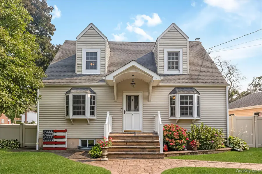 8 N 5th Street, Holbrook, NY 11741 - #2