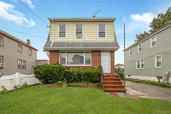 121 Cochran Place, Valley Stream, NY 11581